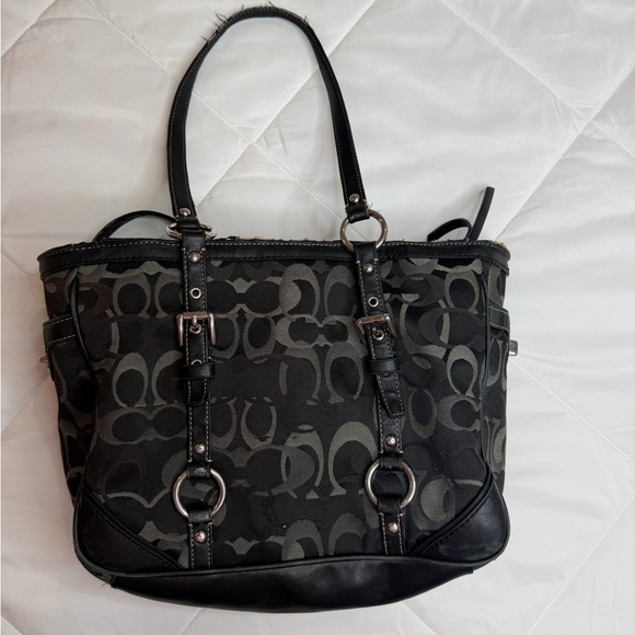 A Black Coach Signature Hand Bag. F13053 - Picture 10 of 12